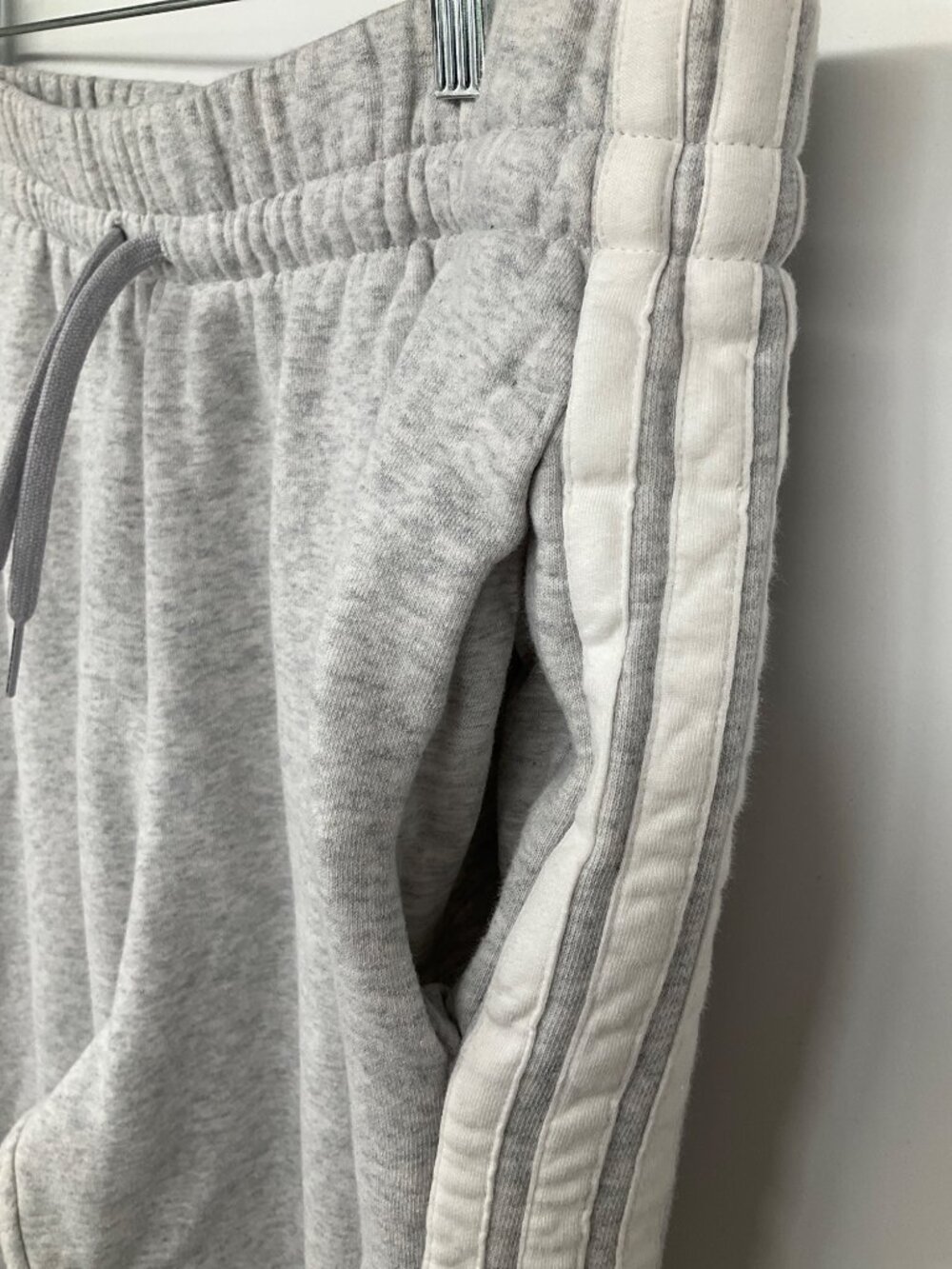 Adidas Essentials 3-Stripes Fleece Loose-Fit Sweatpants, Size XL, Grey/White - Picture 4 of 8